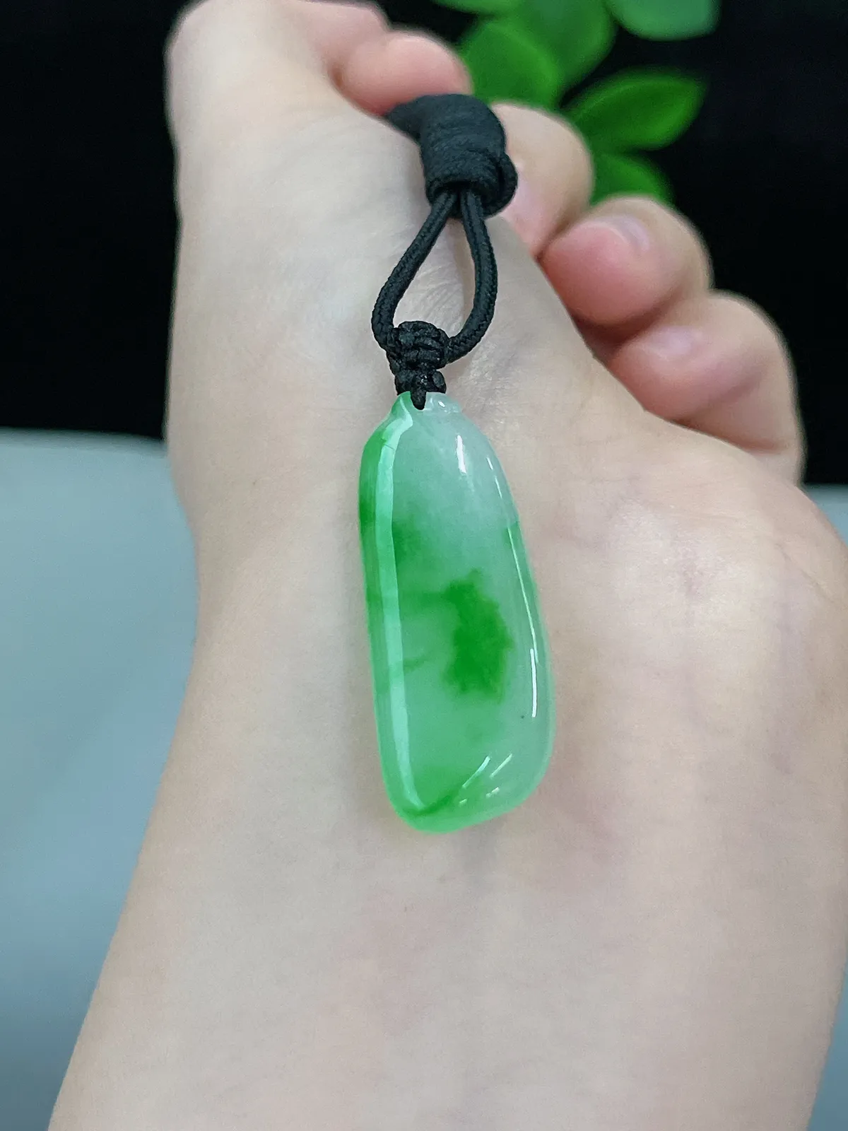 翡翠冰糯种飘绿福瓜