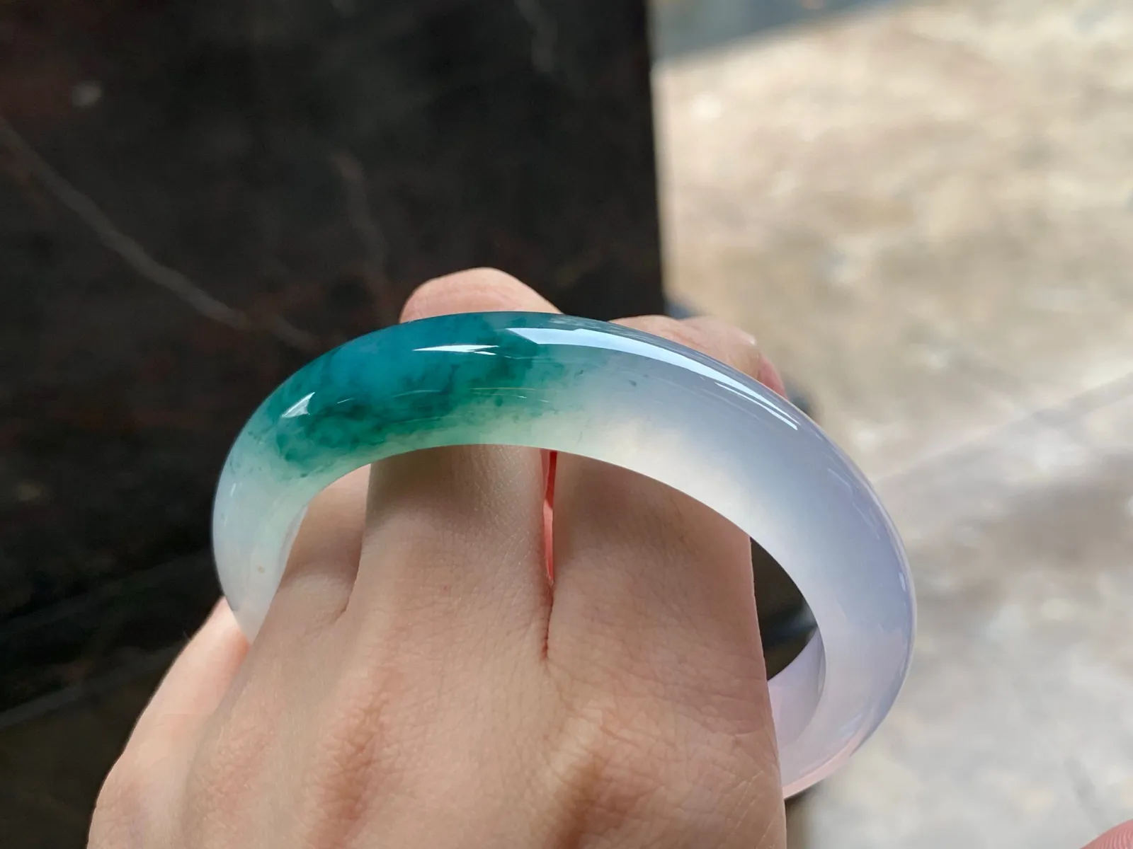 冰种飘花手镯
种老水足 57.4/13.2/9.1mm