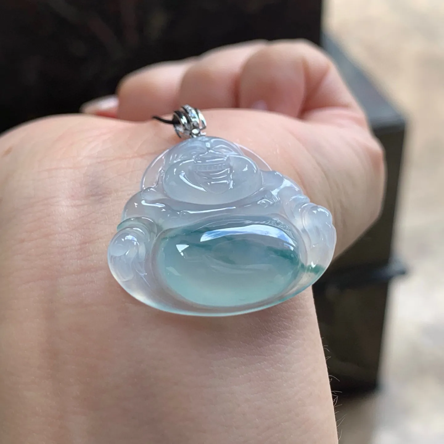 冰种飘花坐佛
清爽 金扣
尺寸27.3
