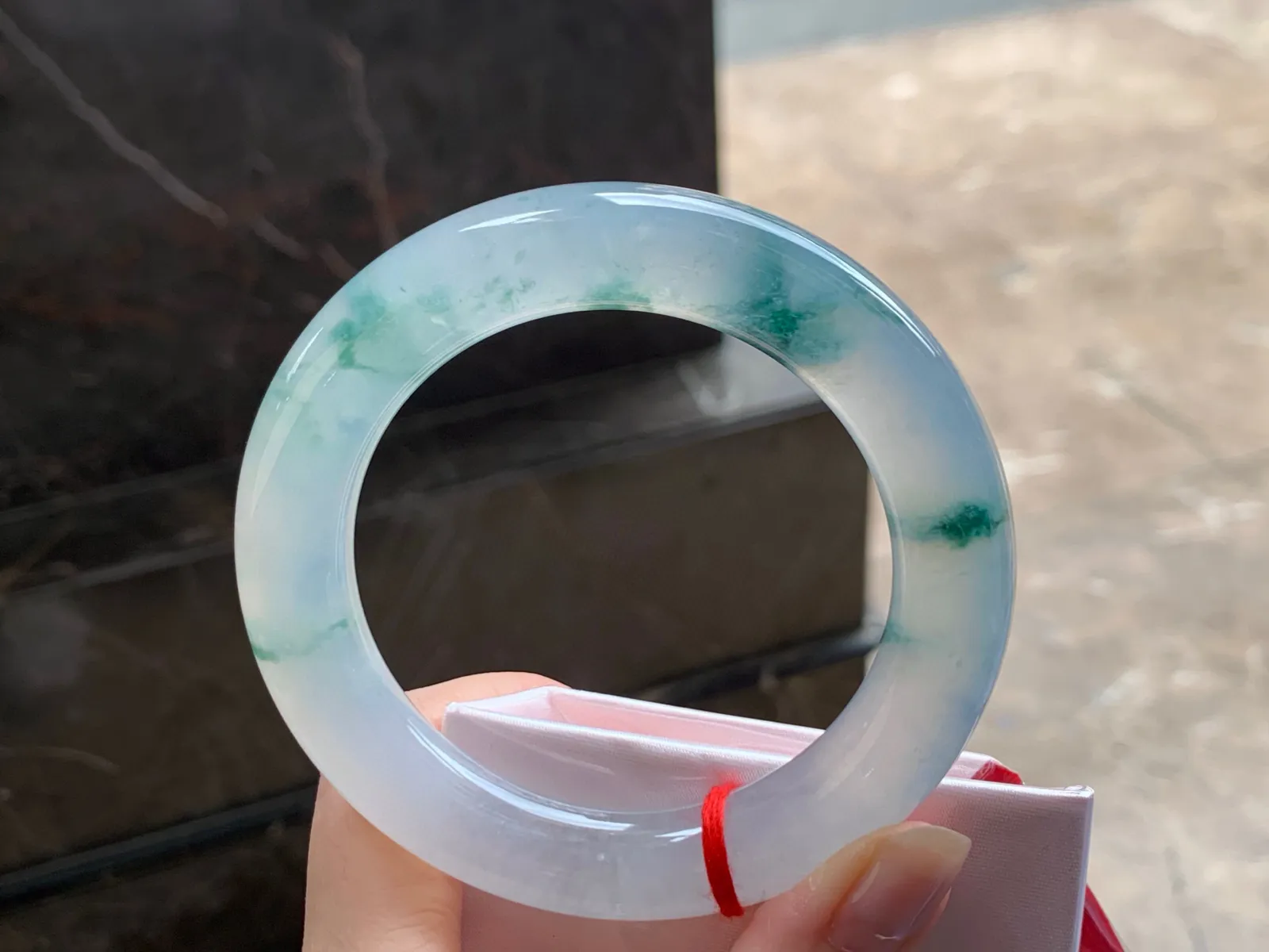 冰种飘花福镯
56.3/11.6/11.9mm