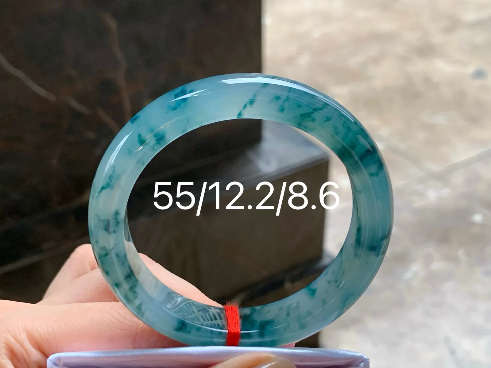 冰种飘花手镯
种好水足 55/12.2/8.6mm