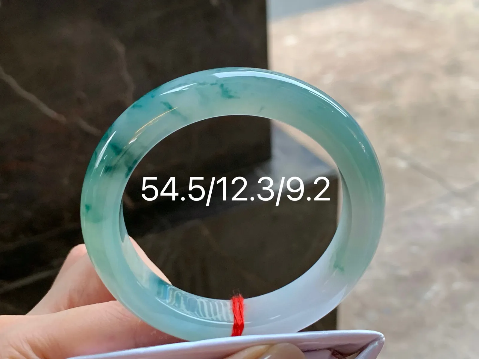 冰飘花手镯
水润54.5/12.3/9.2mm