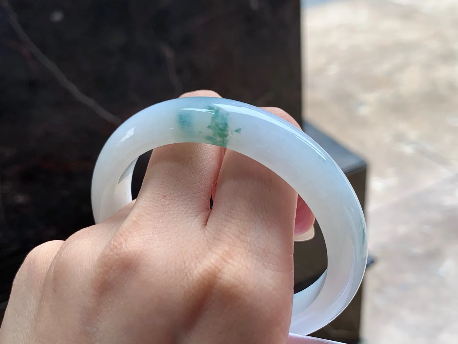 糯种飘花手镯
水润清爽 56.2/12.3/8