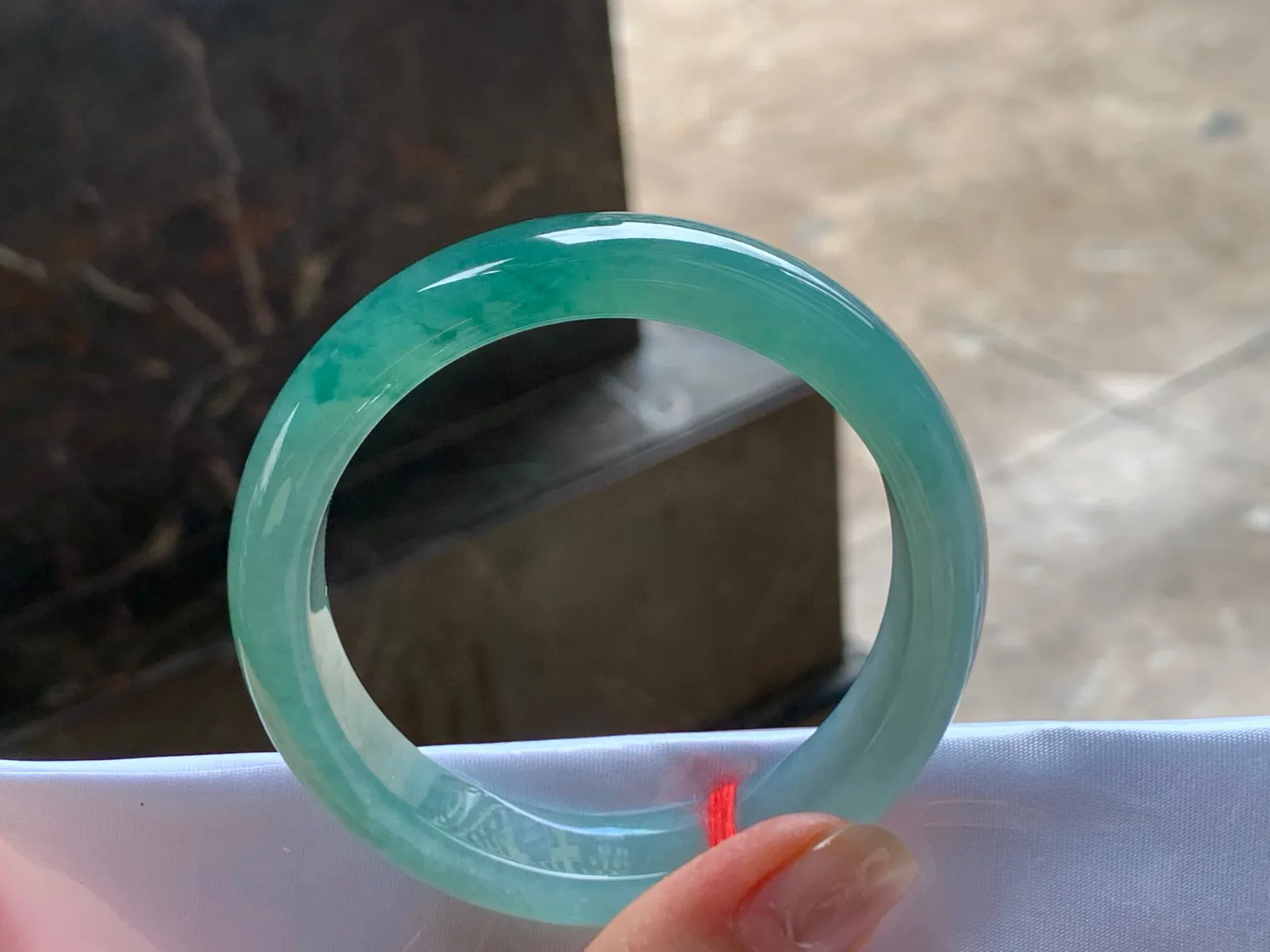 冰油青手镯
种好水足 53.7/12.8/8.2mm