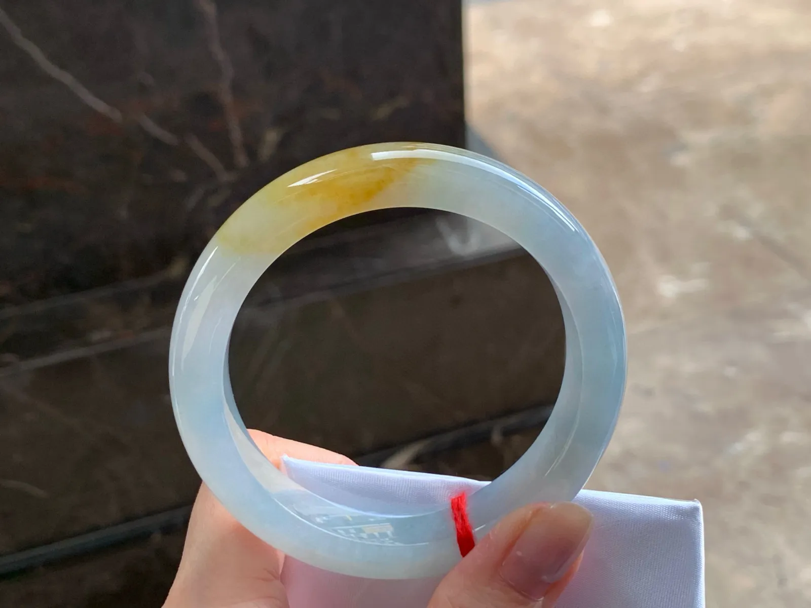 黄翡手镯
独特56.5/13/9mm