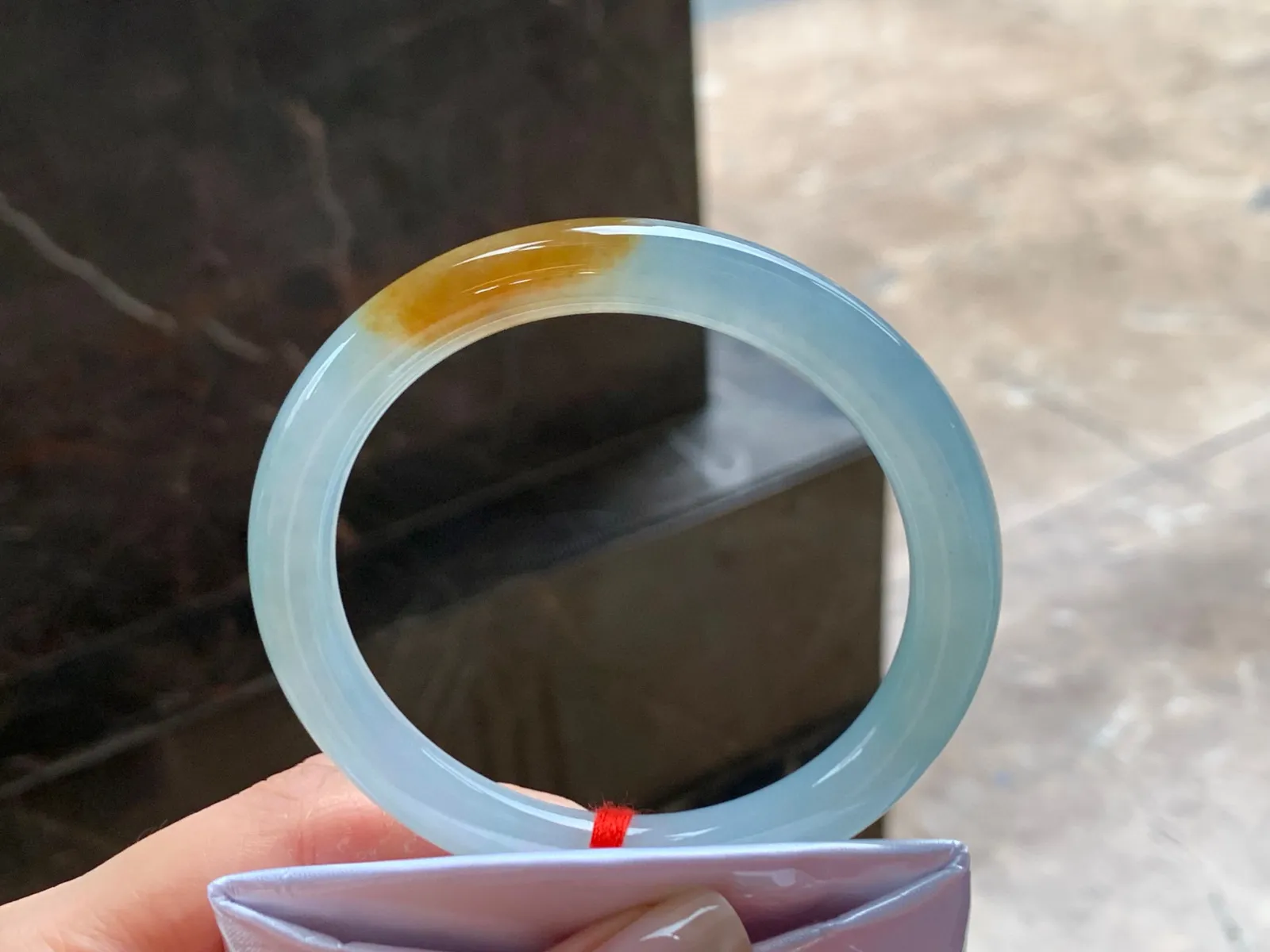 冰黄细圆条手镯
独特 55.2/7.8/8.2mm
