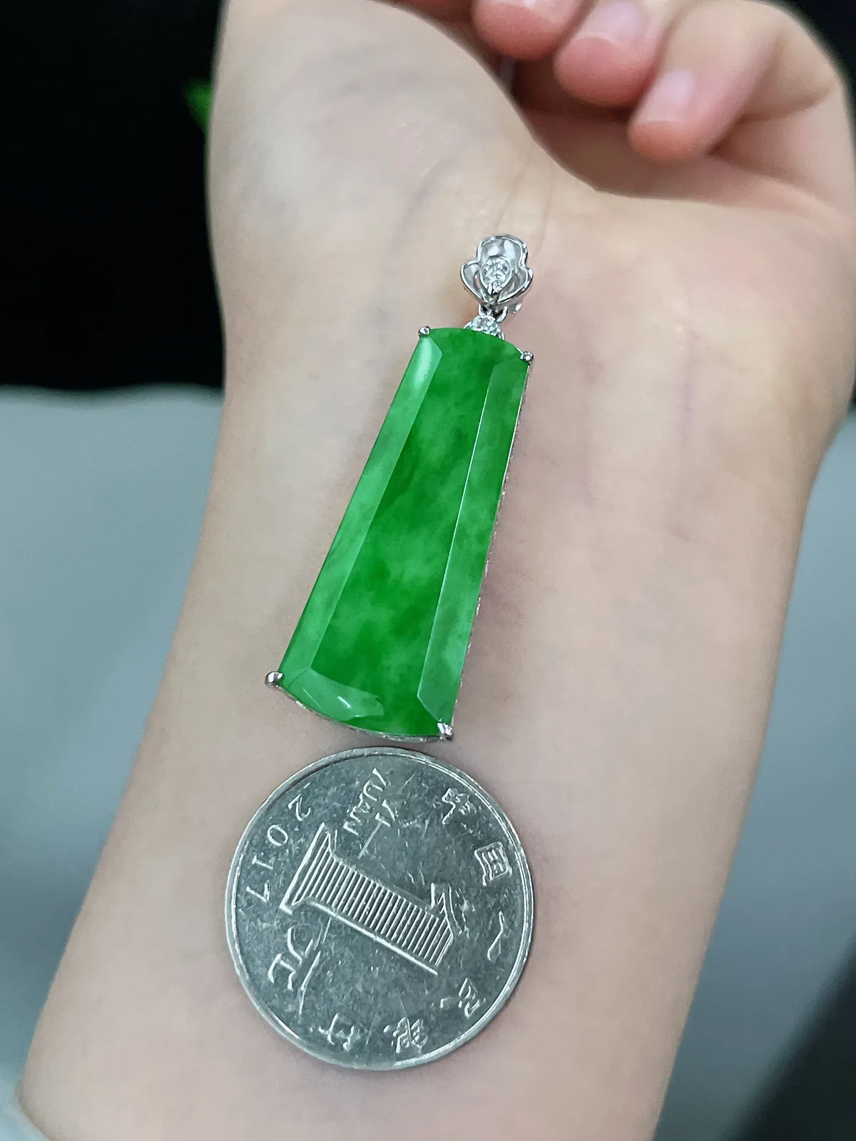 18k金翡翠冰糯种绿色无事牌
