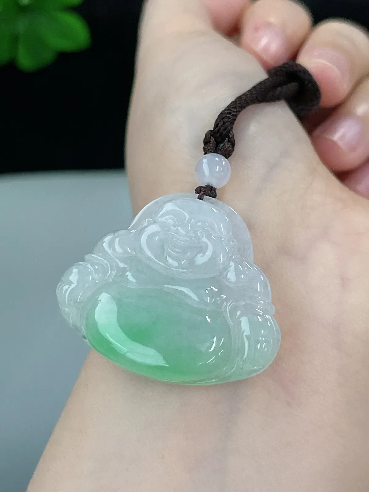 翡翠冰糯种浅绿色吊坠