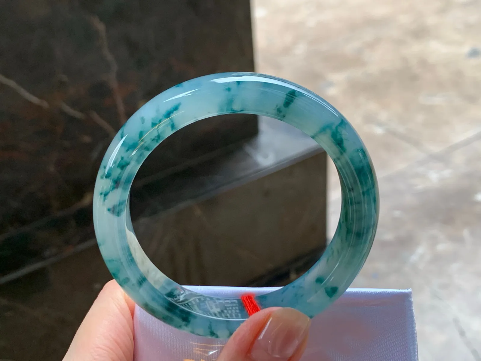 冰种飘花手镯
种好水足 55/12.2/8.6mm