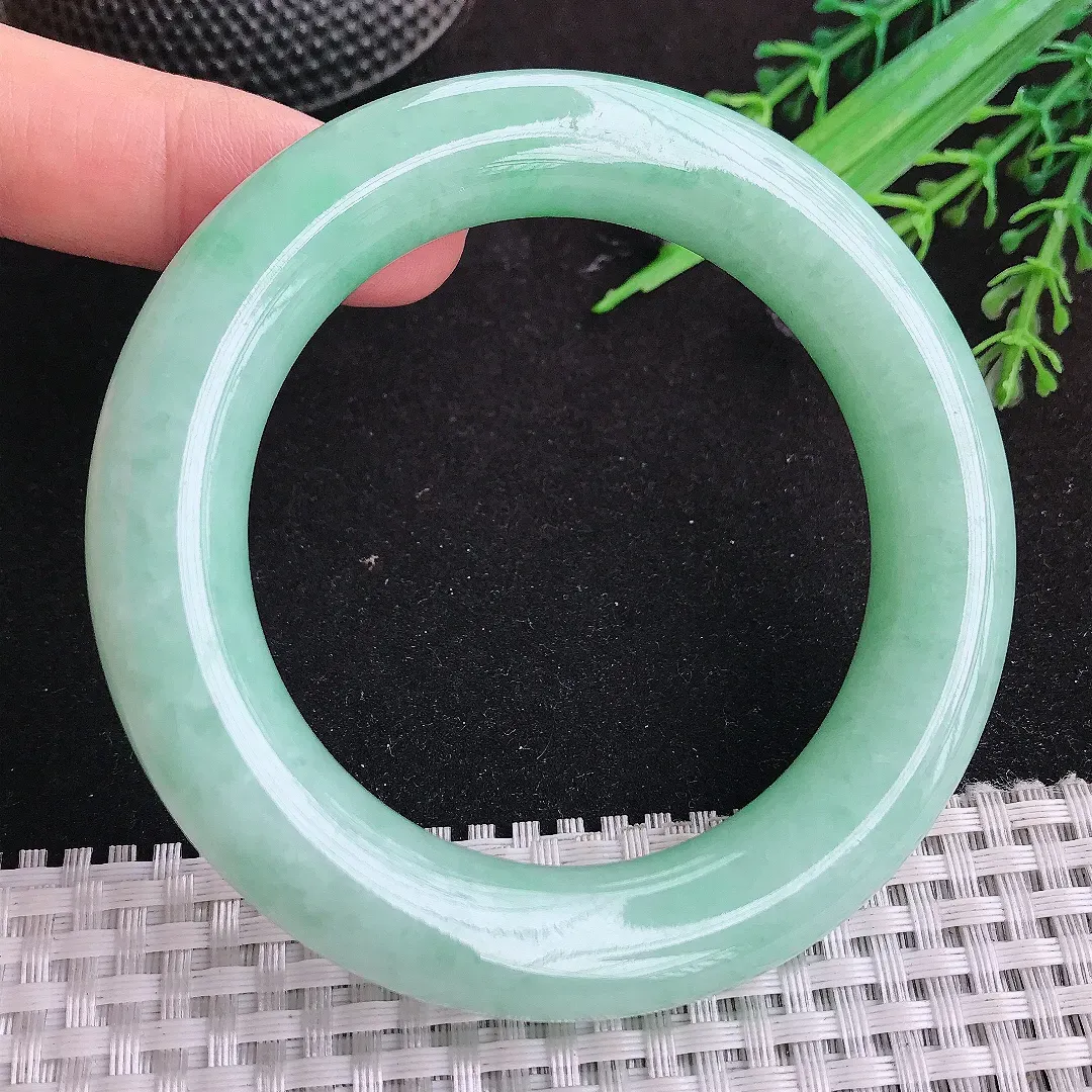 自然光56/12.3/12.4老坑精美温润苹果绿圆条手镯天然翡翠玉镯女款胖圆条