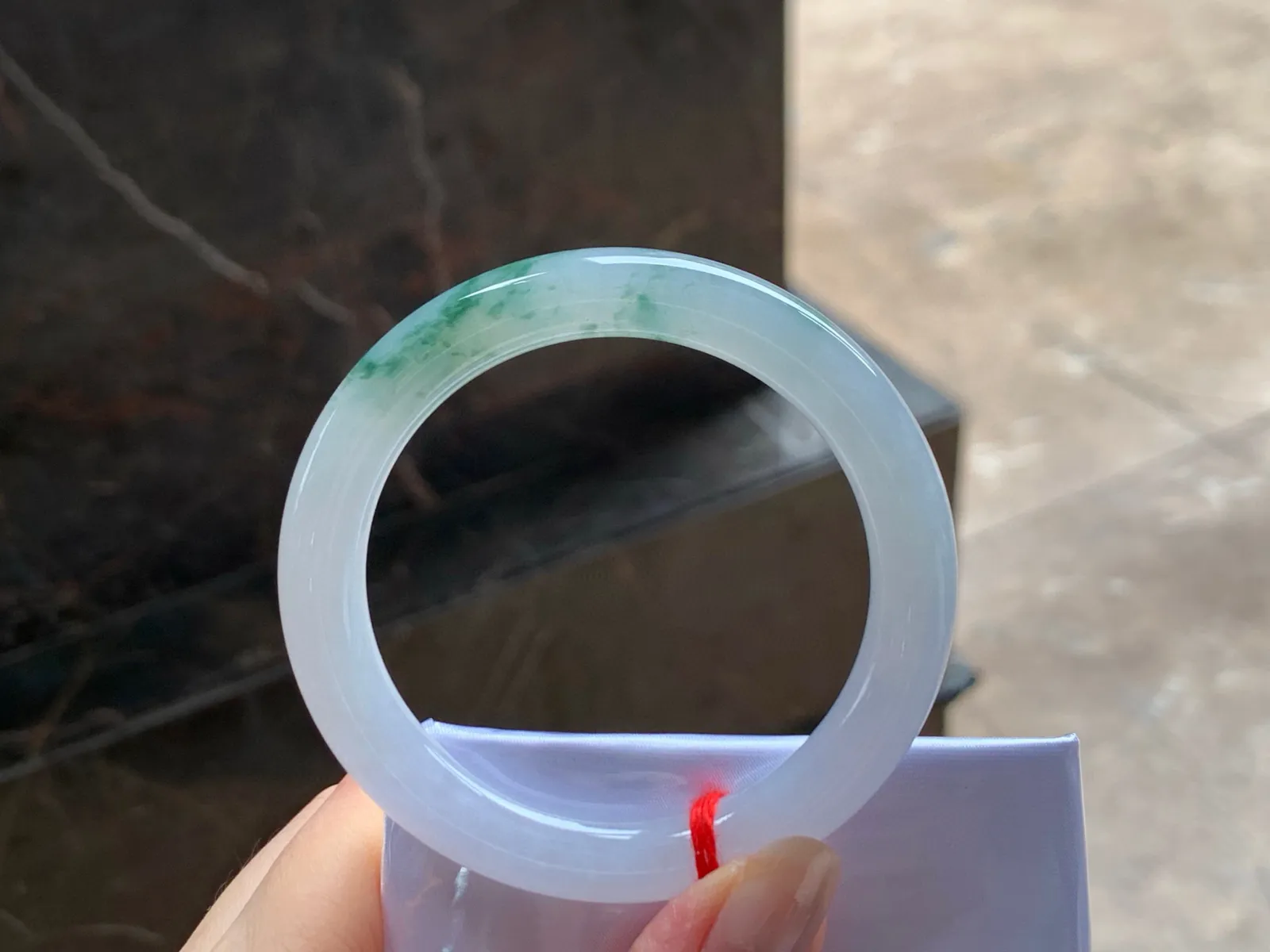 糯种飘花圆条手镯
水润清爽 49.8/7.8/8.4
