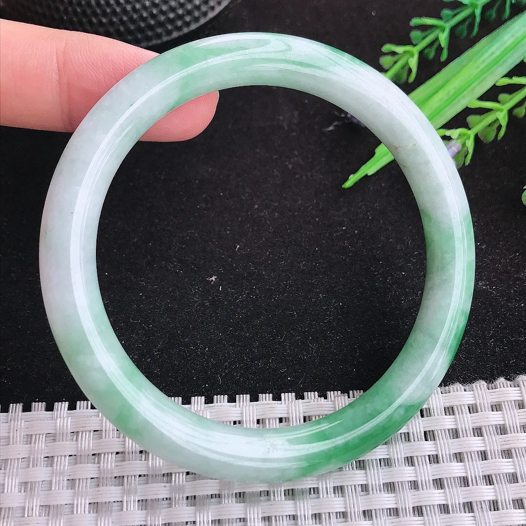 自然光57/8/8.7老坑精美温润飘绿圆条手镯天然翡翠玉镯女款百搭