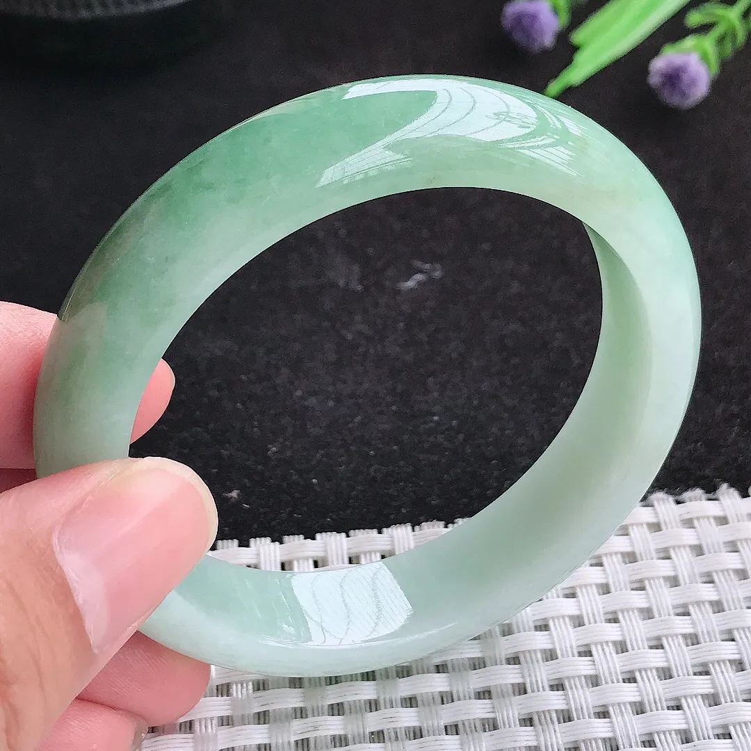 自然光55/13.3/8老坑精美温润浅绿色手镯天然翡翠玉镯女款百搭