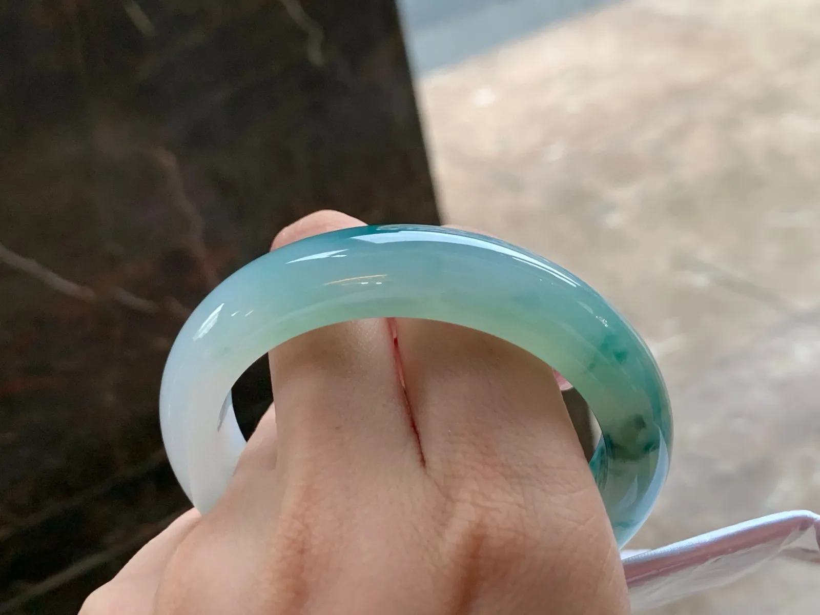 冰飘花手镯
水润54.5/12.3/9.2mm