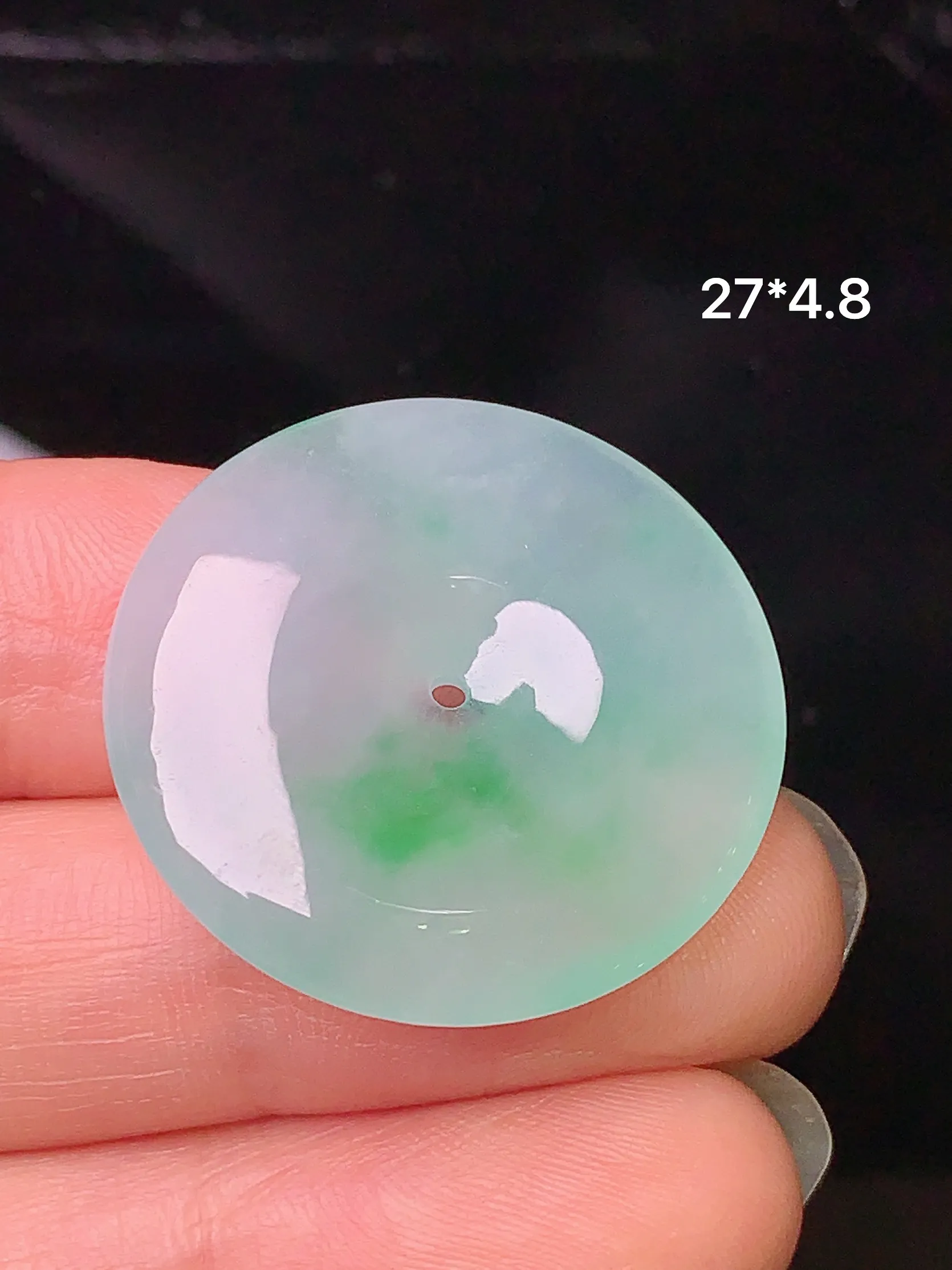 飘绿平安扣吊坠 玉质细腻 色泽清新艳丽 整体尺寸27*4.8