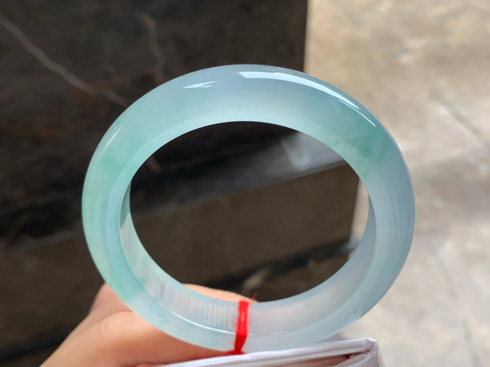 58-13.3-9.8

冰蓝手镯^_^种水好 透亮 清新