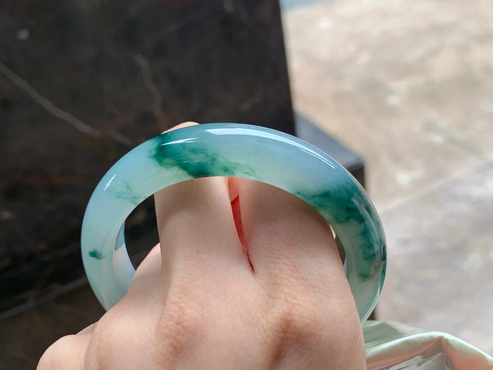 冰飘花手镯
种好水润 54.5/12.4/9.1mm