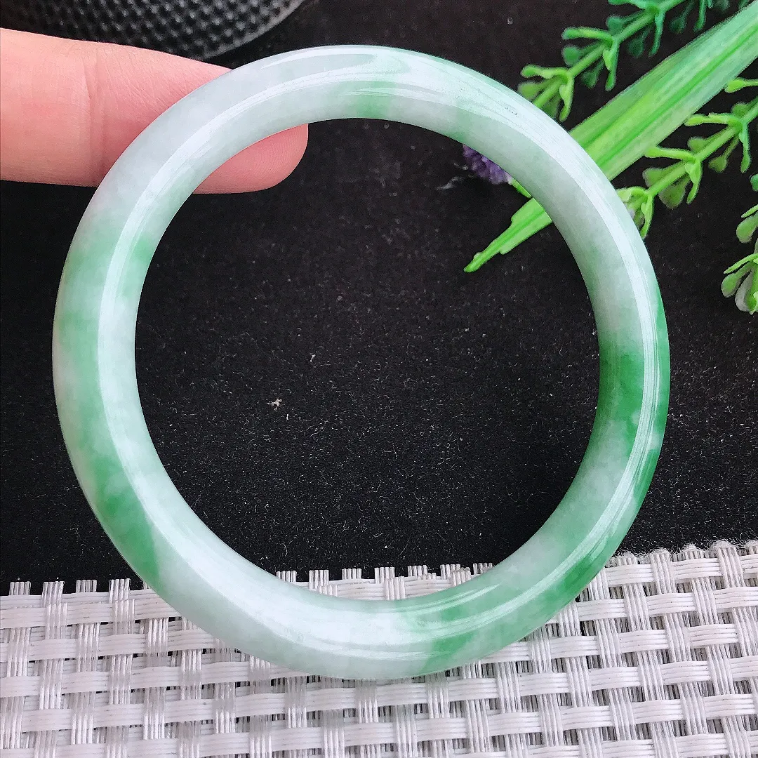 自然光57/8/8.7老坑精美温润飘绿圆条手镯天然翡翠玉镯女款百搭