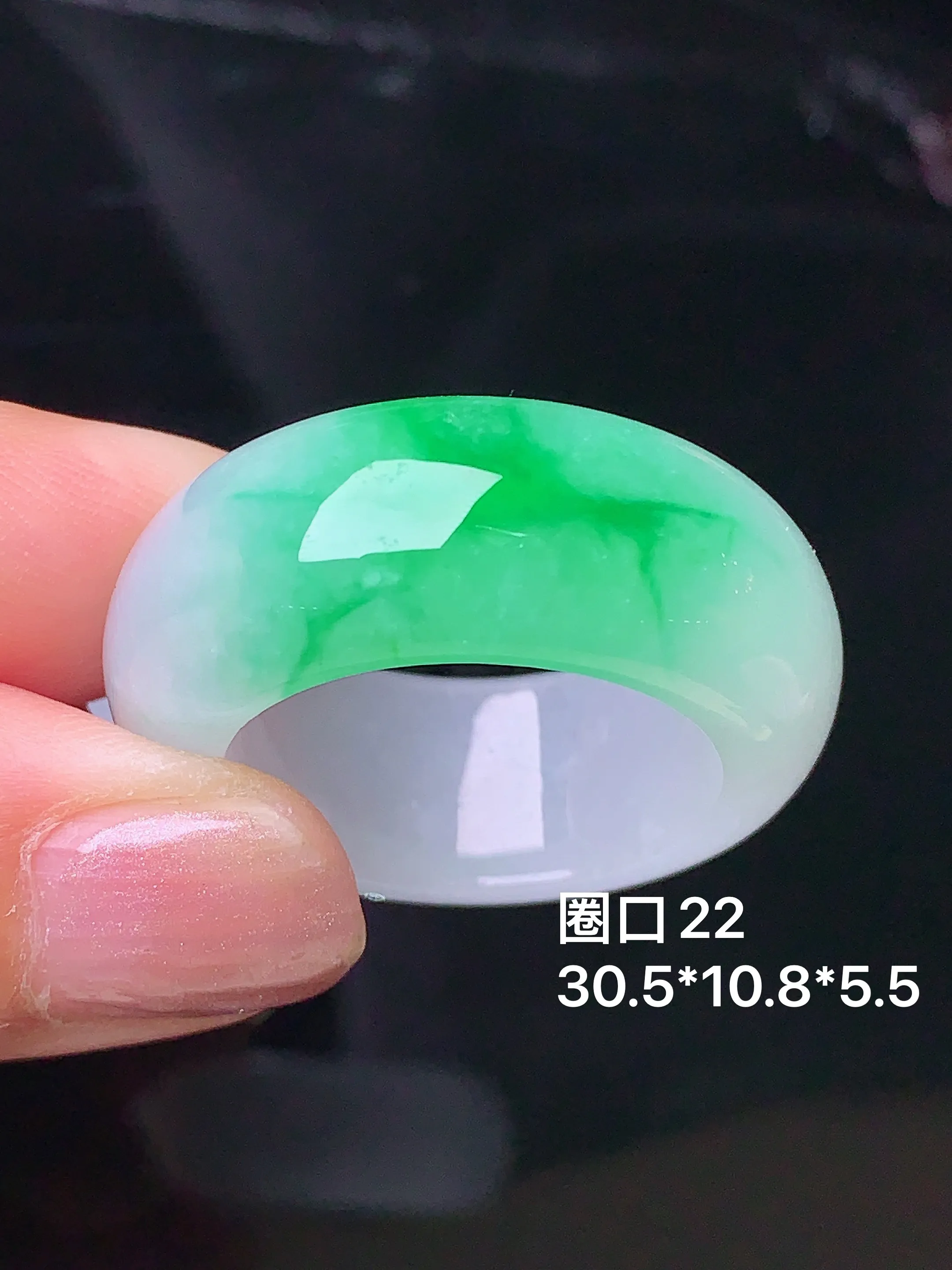 飘绿指环 玉质细腻 色泽清新艳丽 圈口22 整体尺寸30.5*10.8*5.5