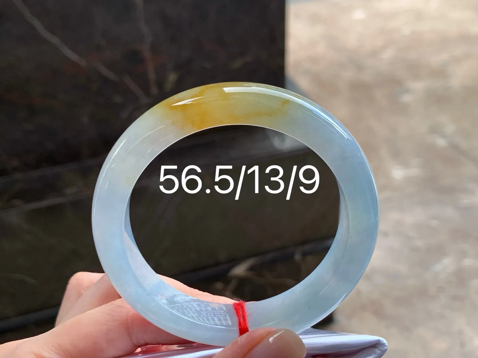 黄翡手镯
独特56.5/13/9mm