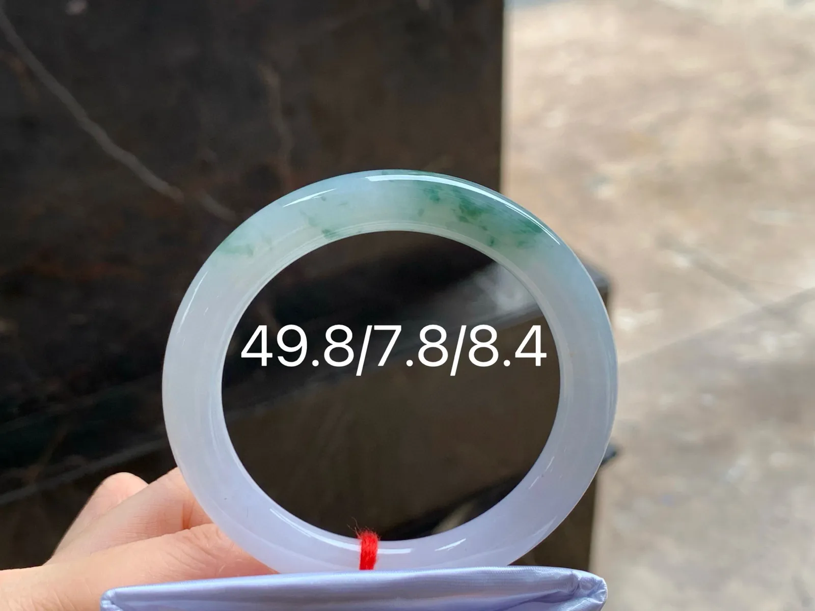 糯种飘花圆条手镯
水润清爽 49.8/7.8/8.4
