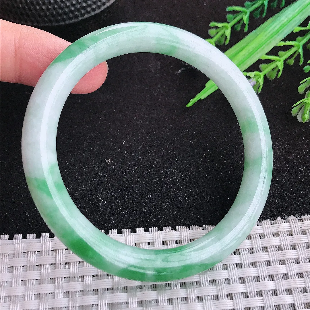 自然光57/8/8.7老坑精美温润飘绿圆条手镯天然翡翠玉镯女款百搭