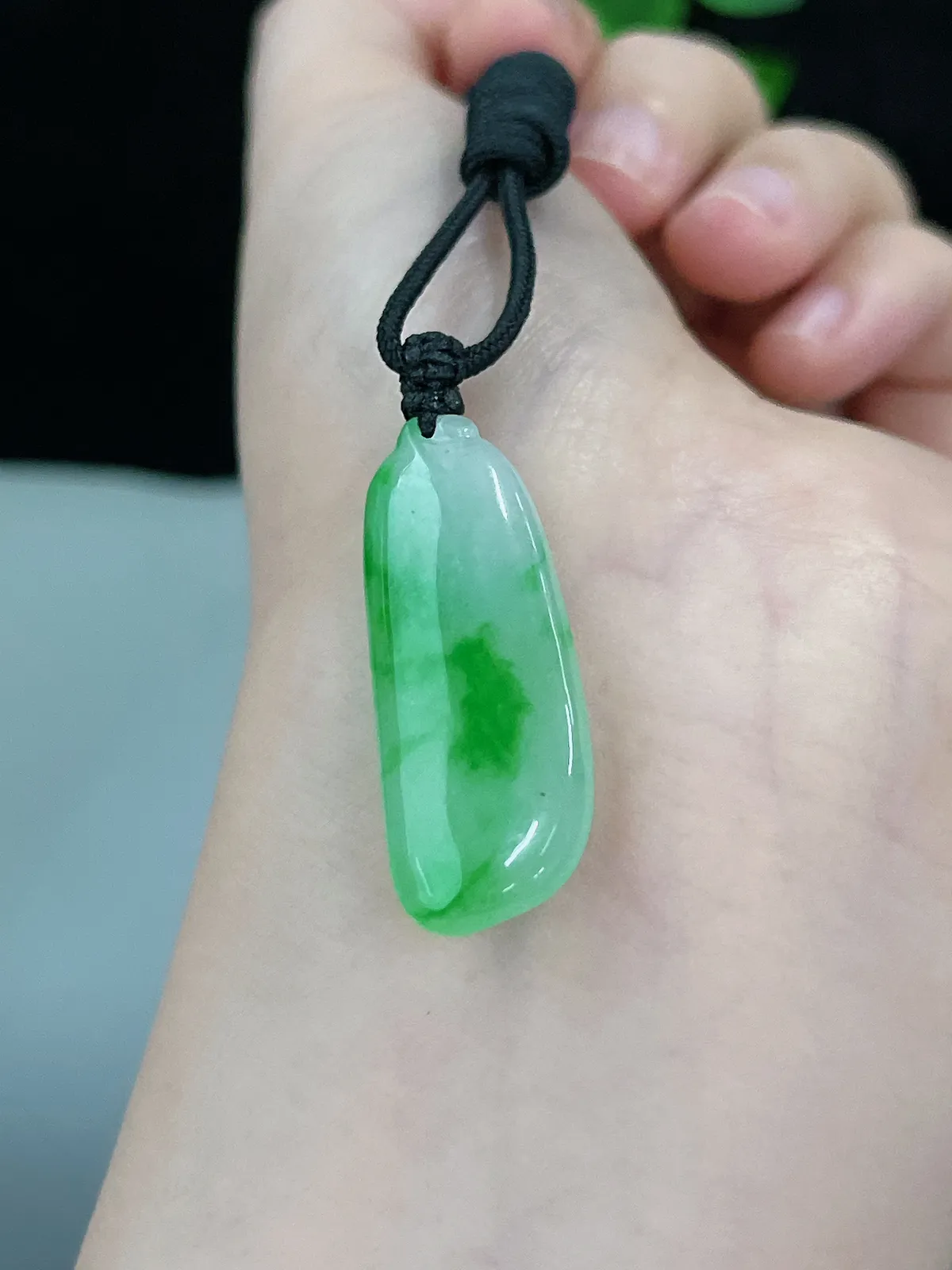 翡翠冰糯种飘绿福瓜