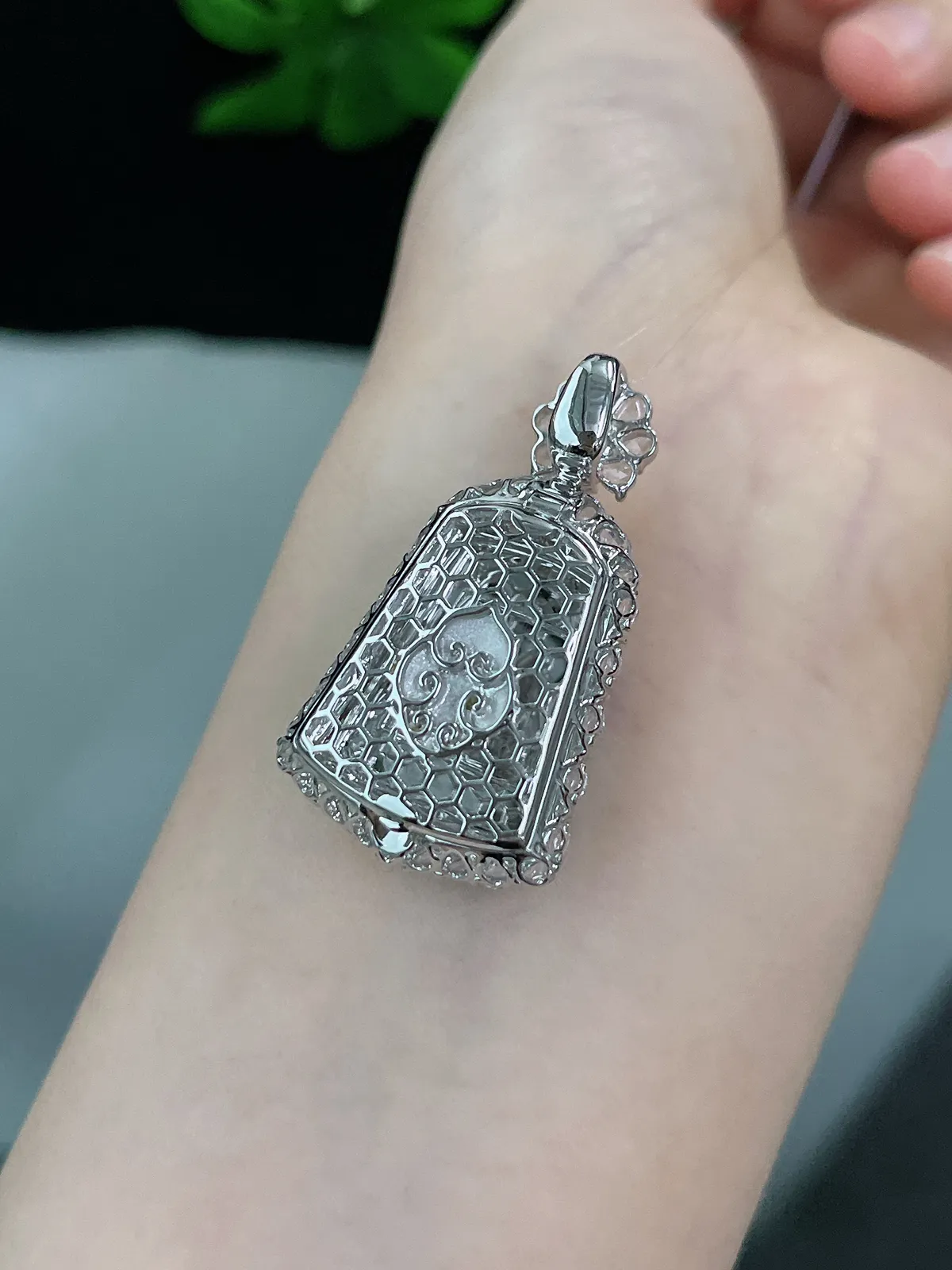 18k金翡翠冰糯种绿色无事牌