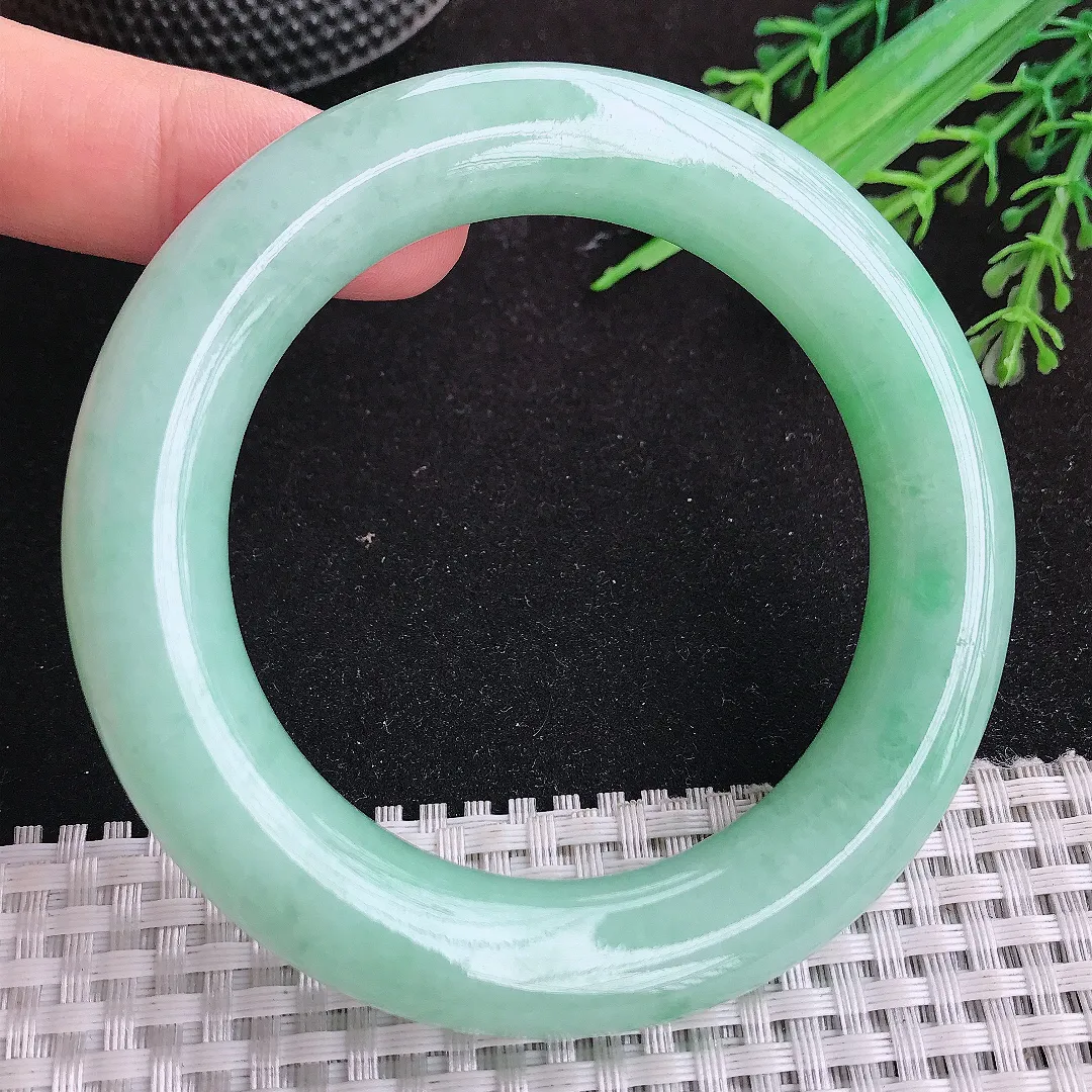 自然光56/12.3/12.4老坑精美温润苹果绿圆条手镯天然翡翠玉镯女款胖圆条