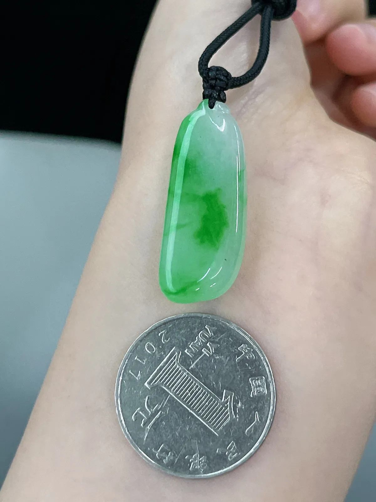 翡翠冰糯种飘绿福瓜