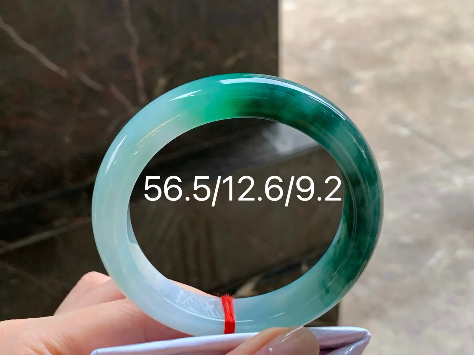带色手镯
细腻56.5/12.6/9.2mm
