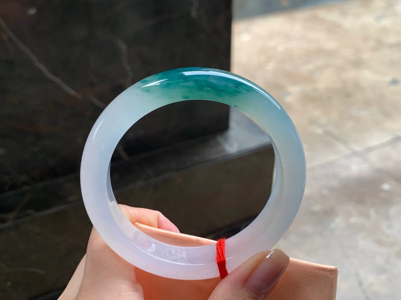 冰种飘花手镯
种老水足 57.4/13.2/9.1mm