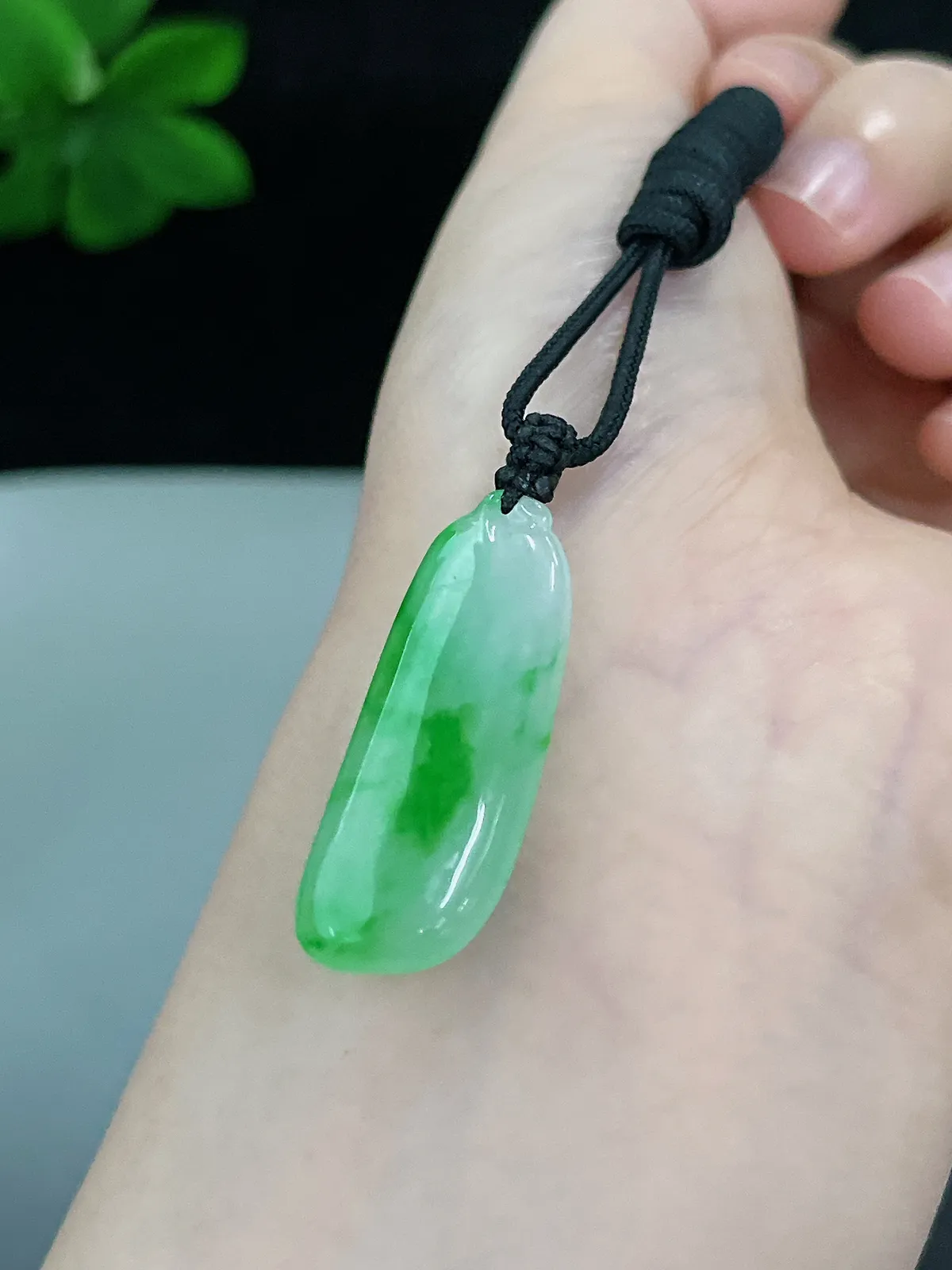 翡翠冰糯种飘绿福瓜