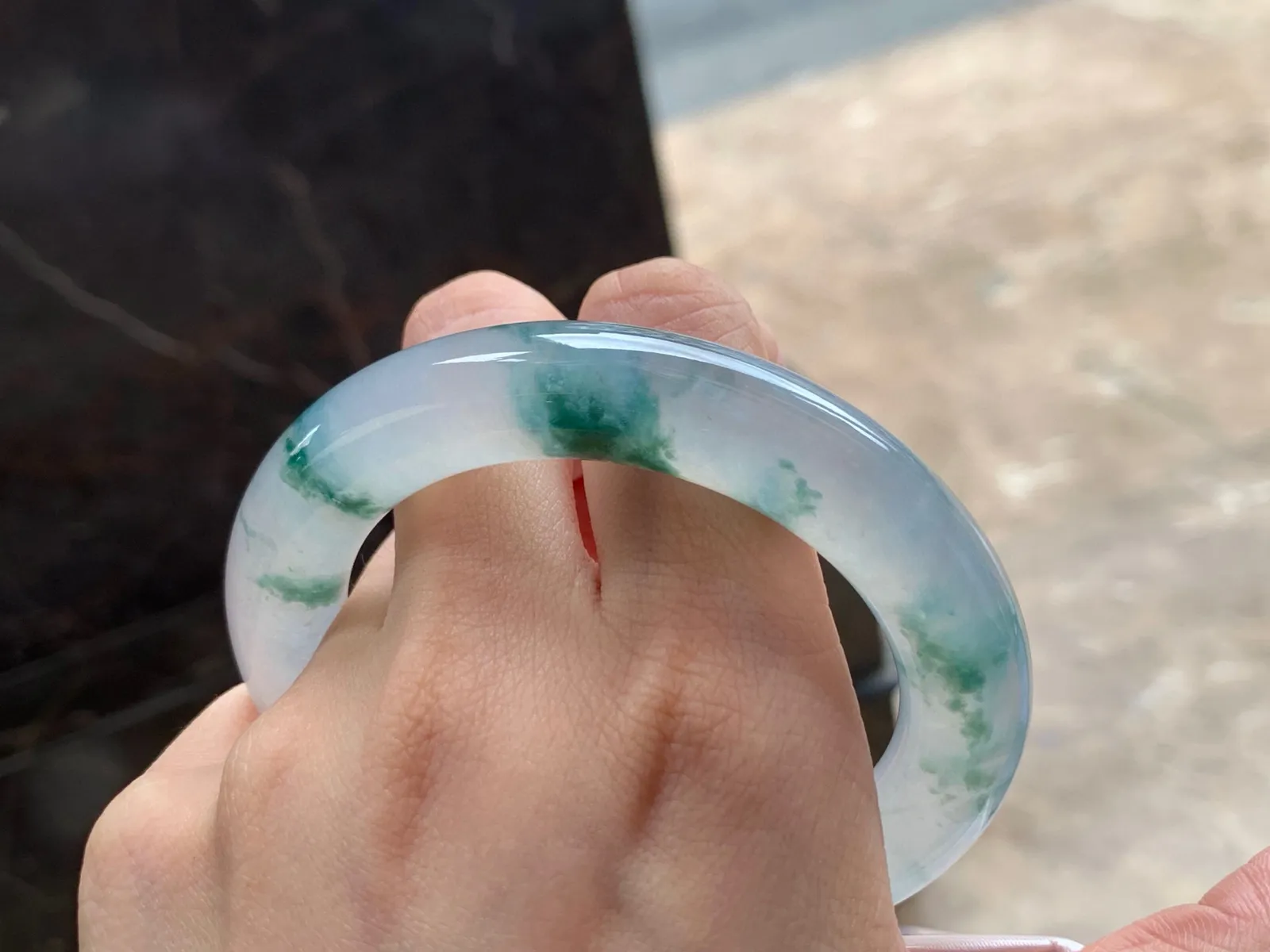 冰种飘花福镯
56.3/11.6/11.9mm