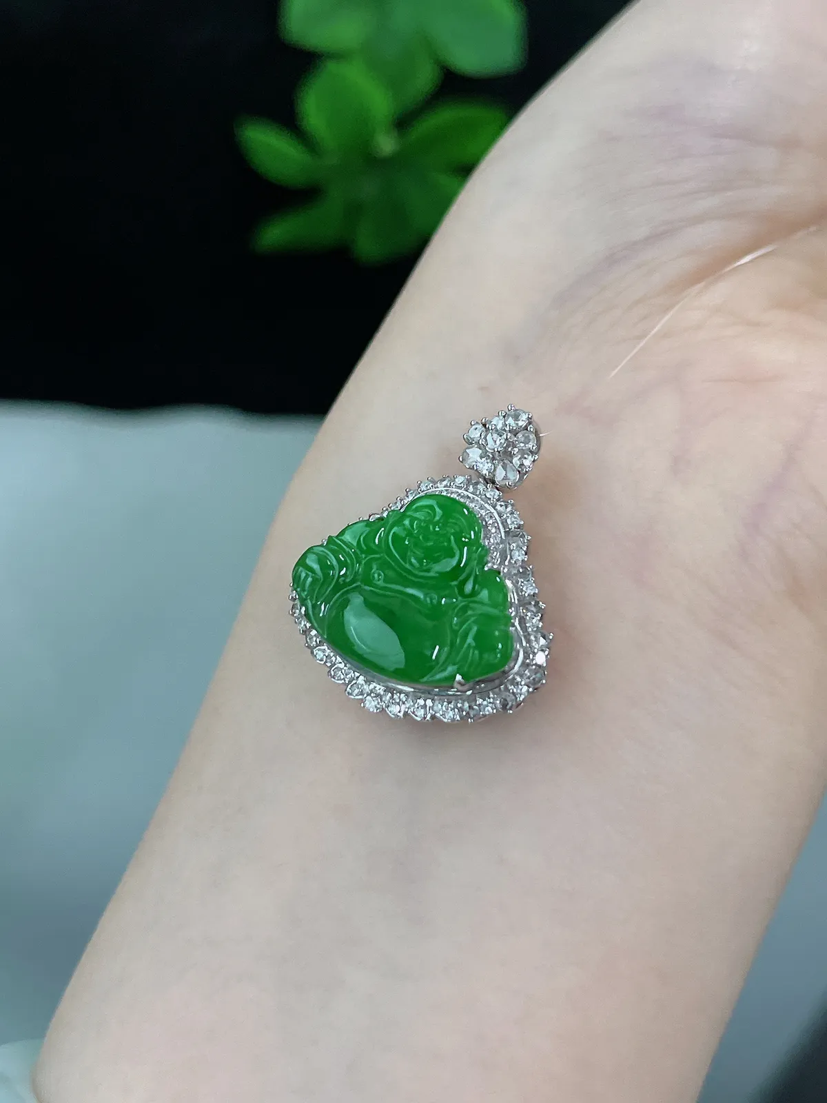 18k金翡翠糯化种绿色佛公吊坠