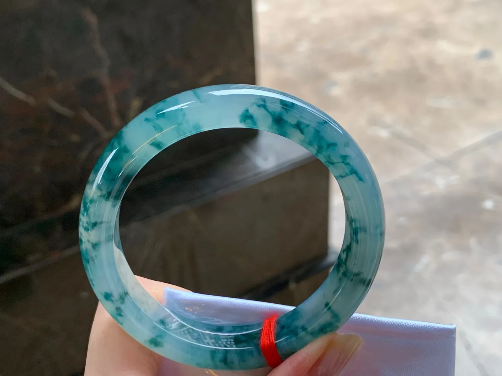 冰种飘花手镯
种好水足 55/12.2/8.6mm