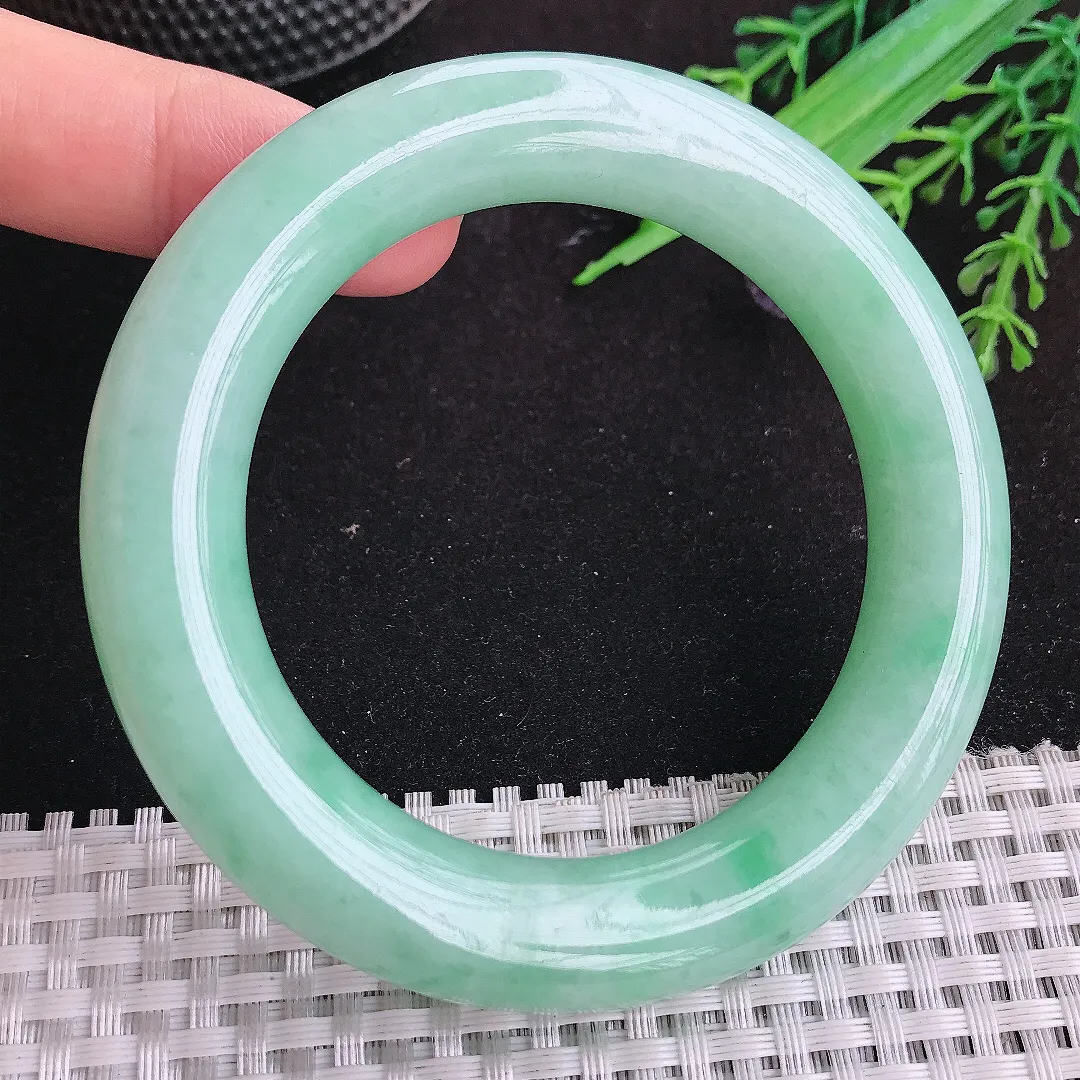 自然光56/12.3/12.4老坑精美温润苹果绿圆条手镯天然翡翠玉镯女款胖圆条
