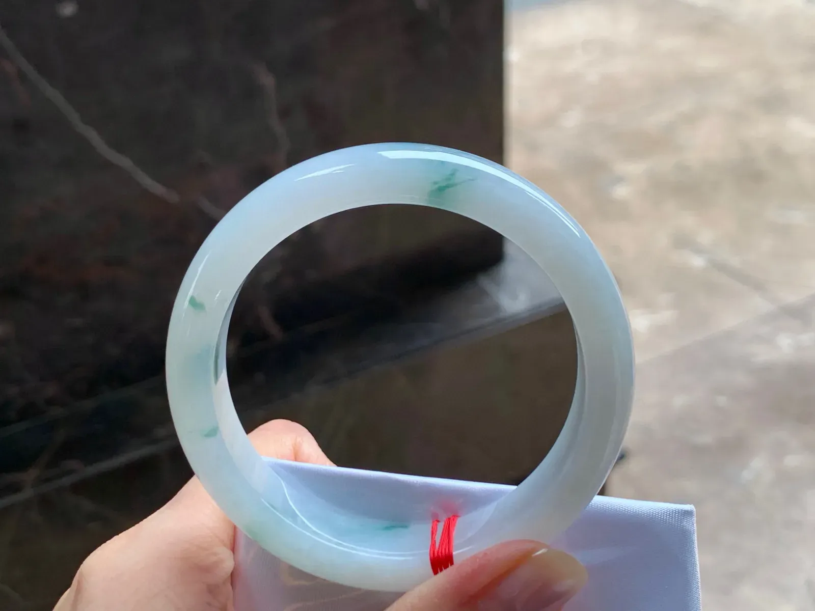 糯种飘花手镯
水润清爽 56.2/12.3/8