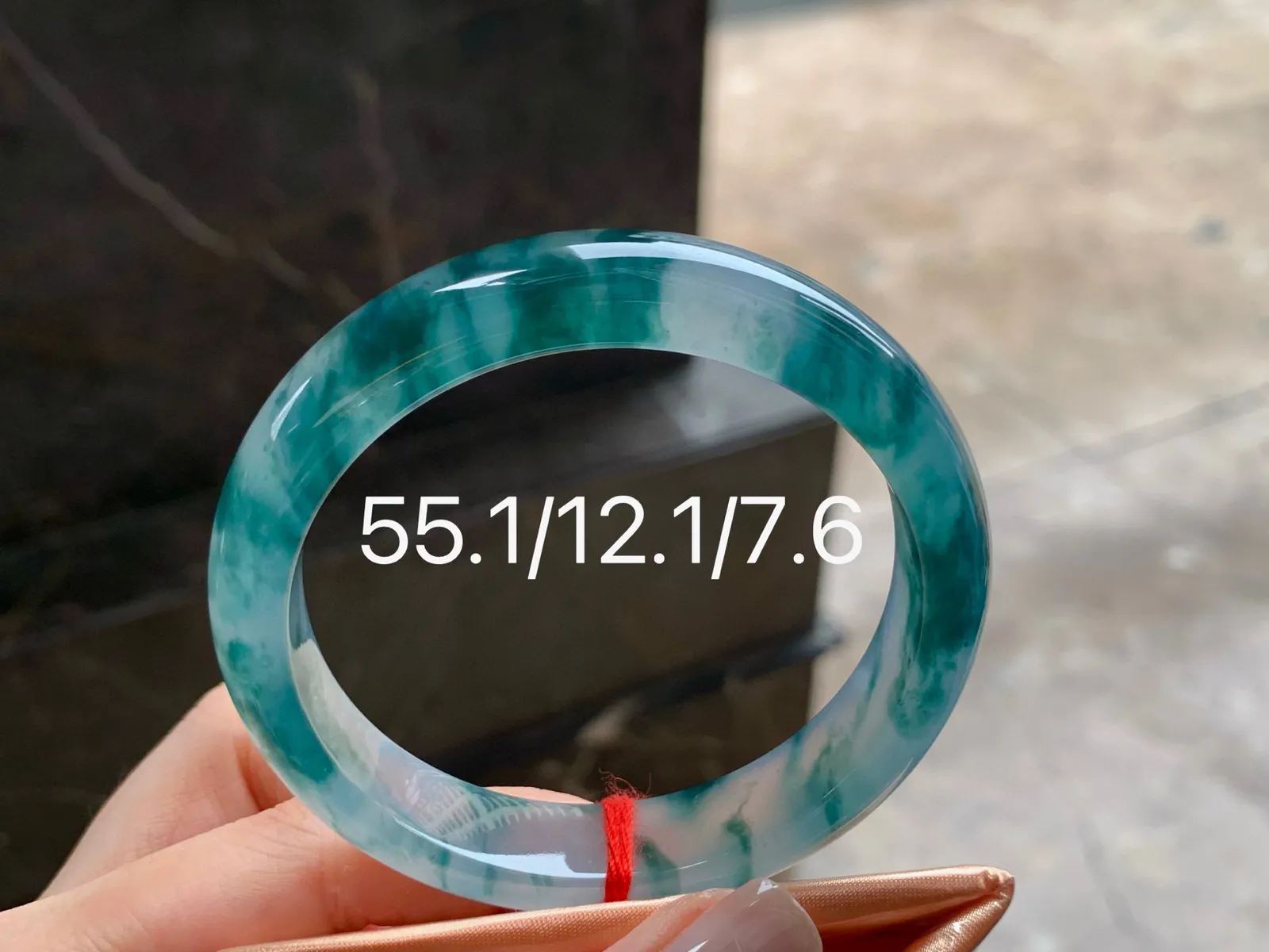 冰种蓝花手镯
种老55.1/12.1/7.6mm