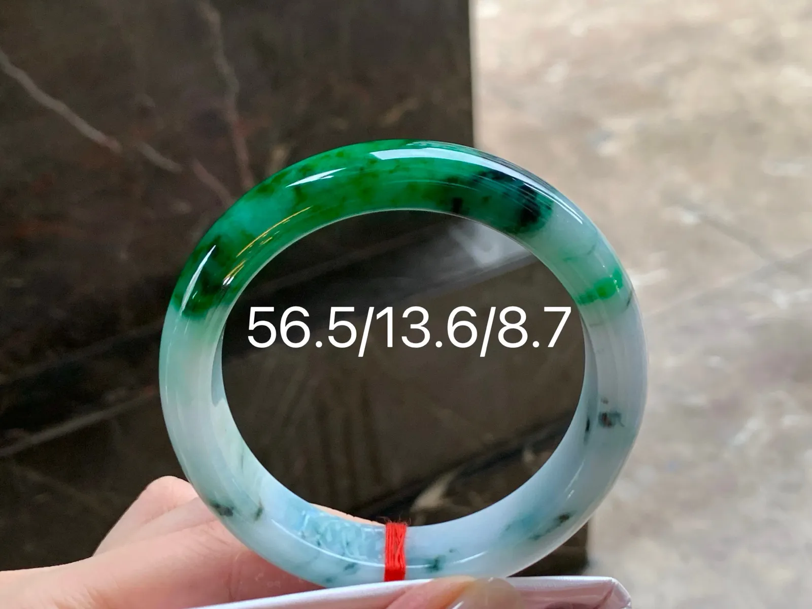 辣绿手镯
细腻独特 56.5/13.6/8.7mm