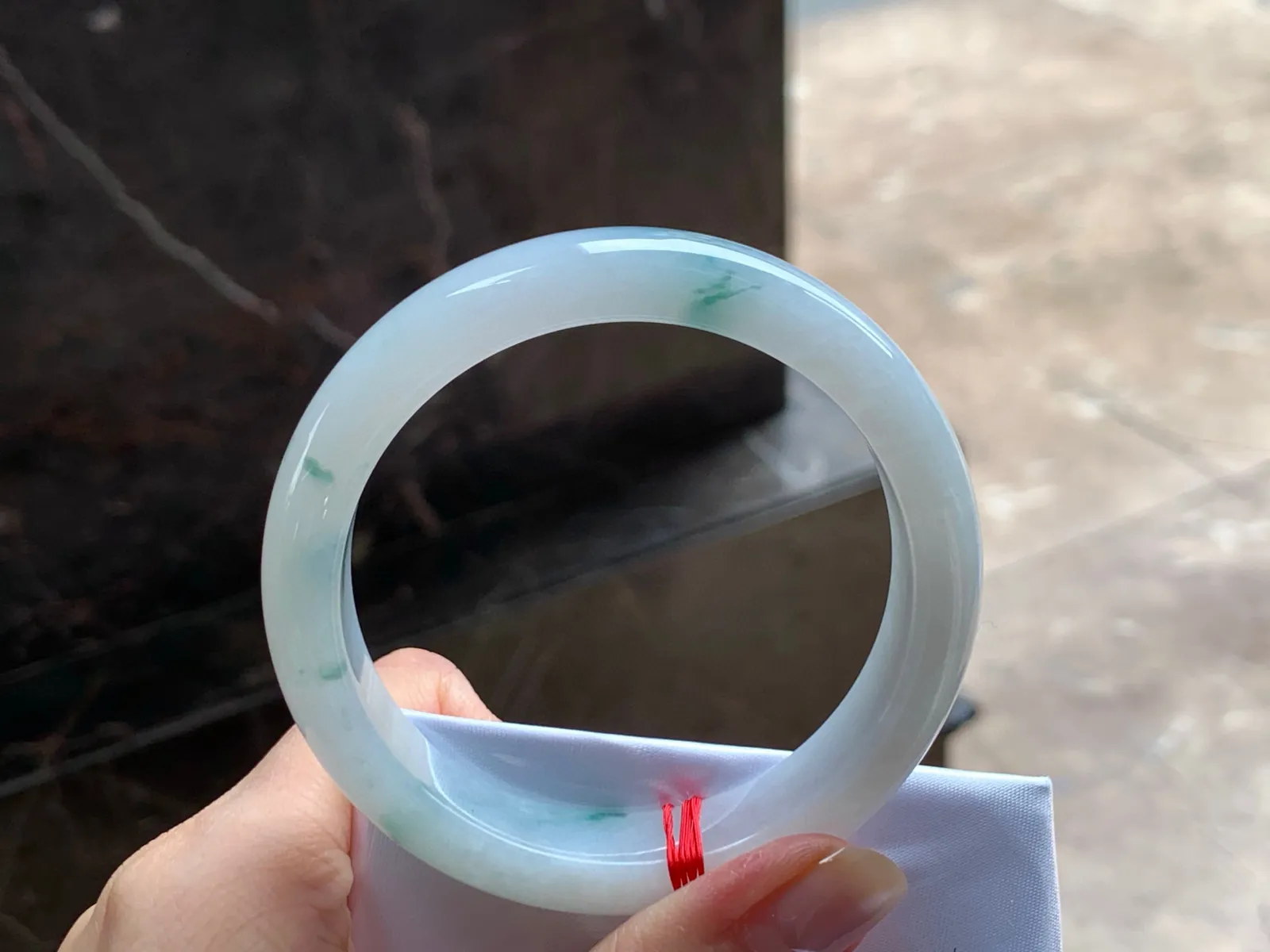 糯种飘花手镯
水润清爽 56.2/12.3/8