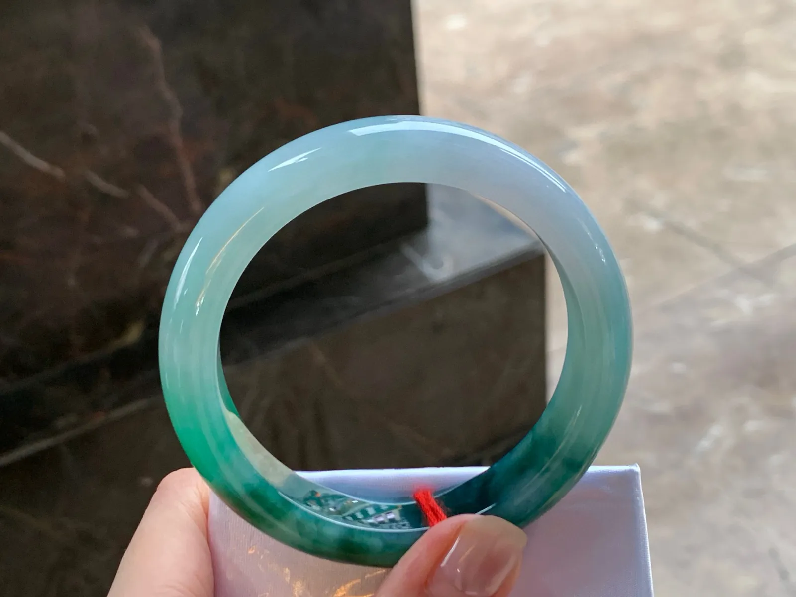 带色手镯
细腻56.5/12.6/9.2mm