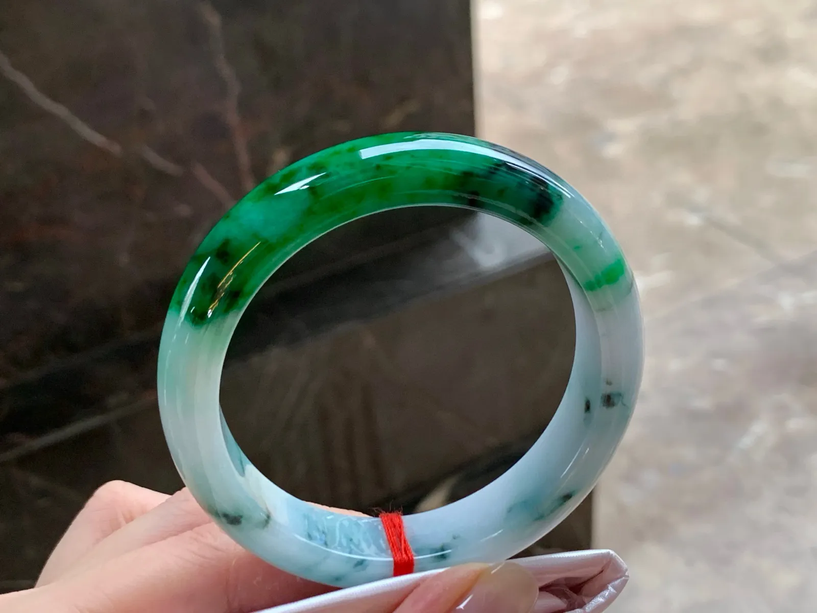辣绿手镯
细腻独特 56.5/13.6/8.7mm