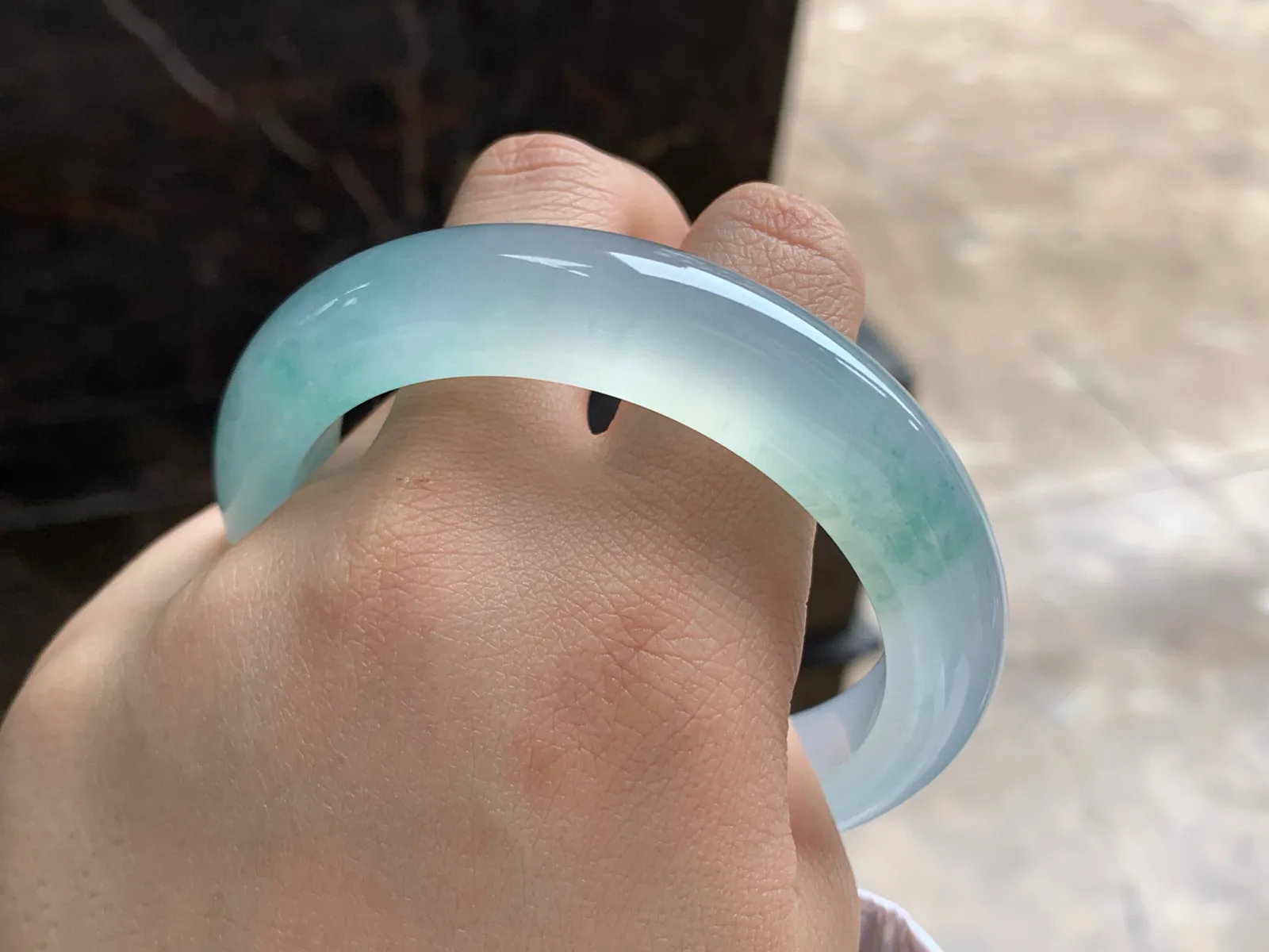 58-13.3-9.8

冰蓝手镯^_^种水好 透亮 清新