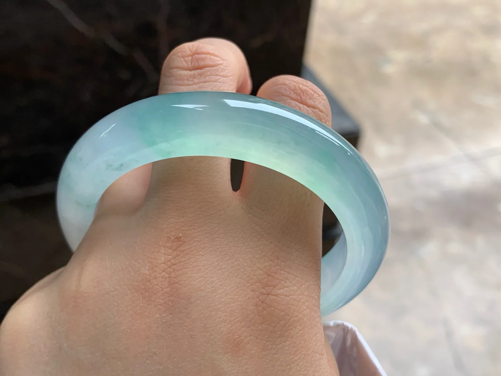 58-13.3-9.8

冰蓝手镯^_^种水好 透亮 清新