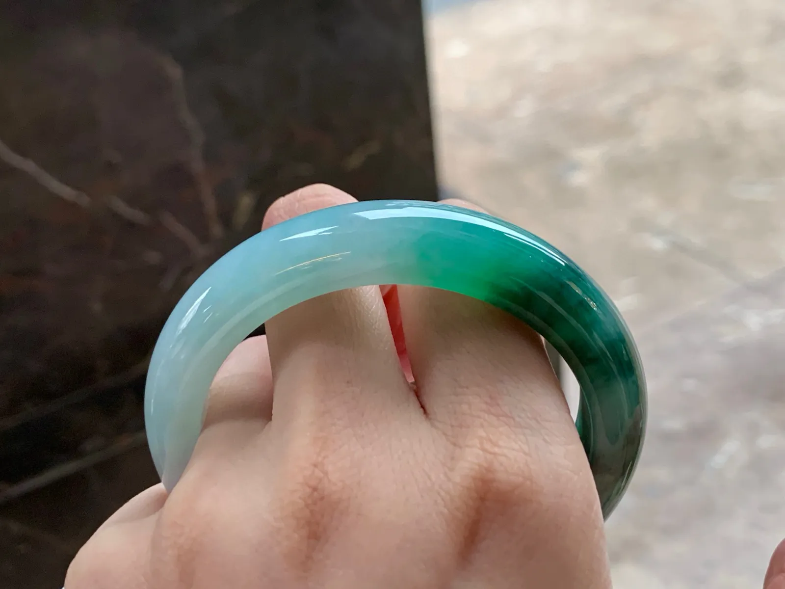 带色手镯
细腻56.5/12.6/9.2mm