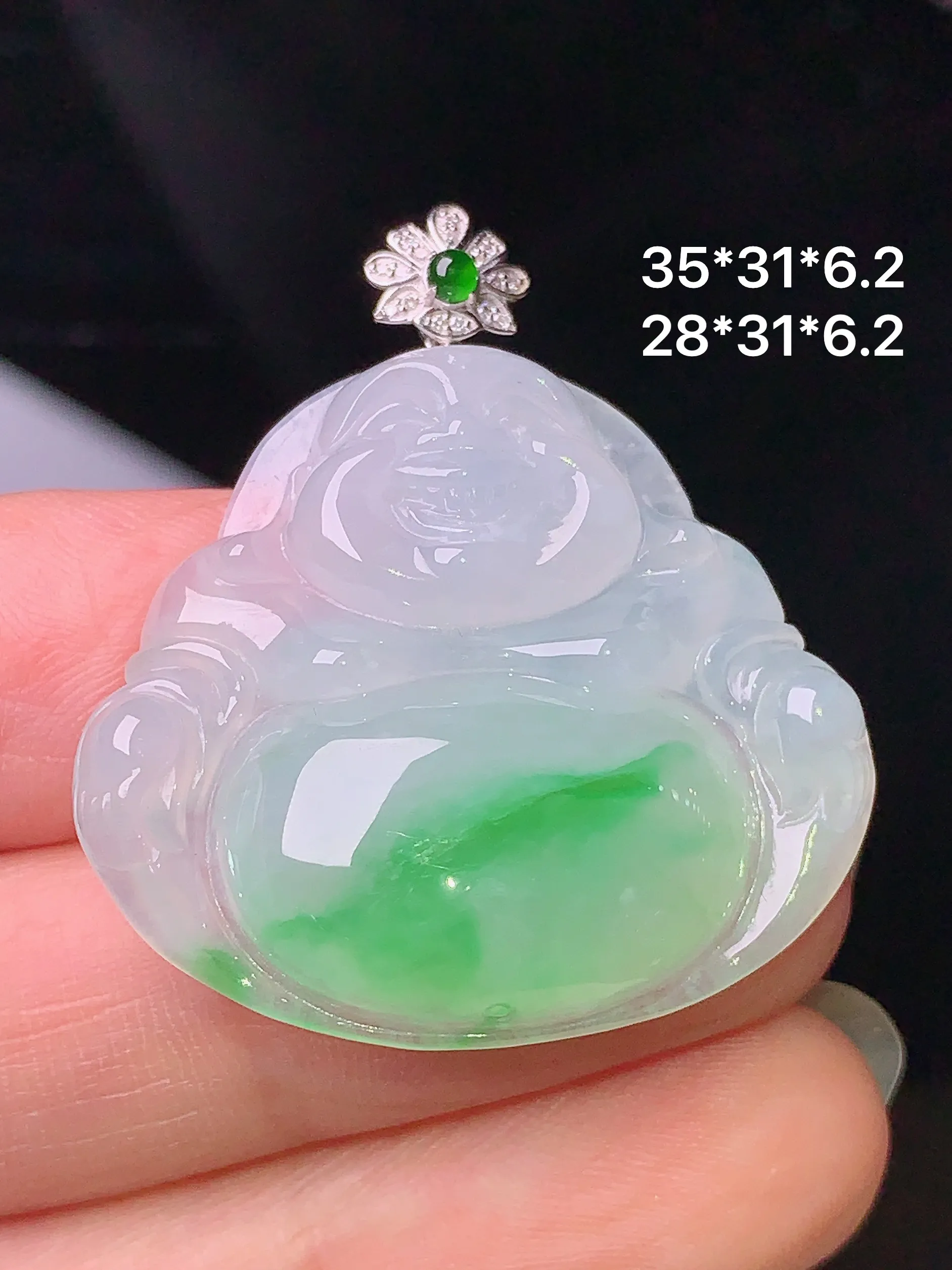 18k金钻镶嵌飘绿佛公吊坠 玉质细腻 色泽清新艳丽 整体尺寸35*31*6.2