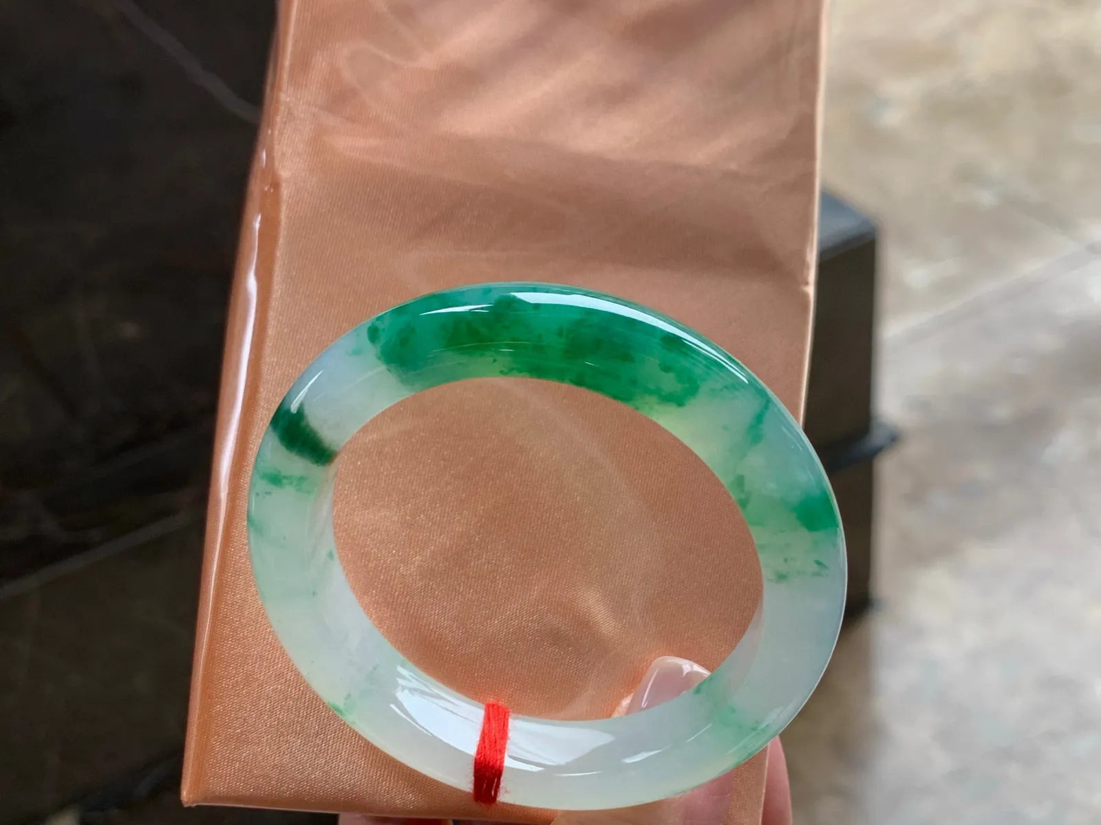 冰色花手镯
种好水足 51.5/10.8/8.9mm