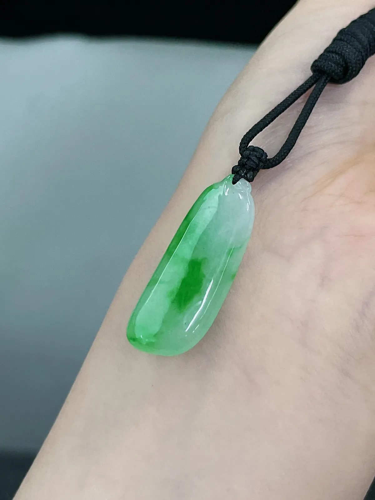 翡翠冰糯种飘绿福瓜
