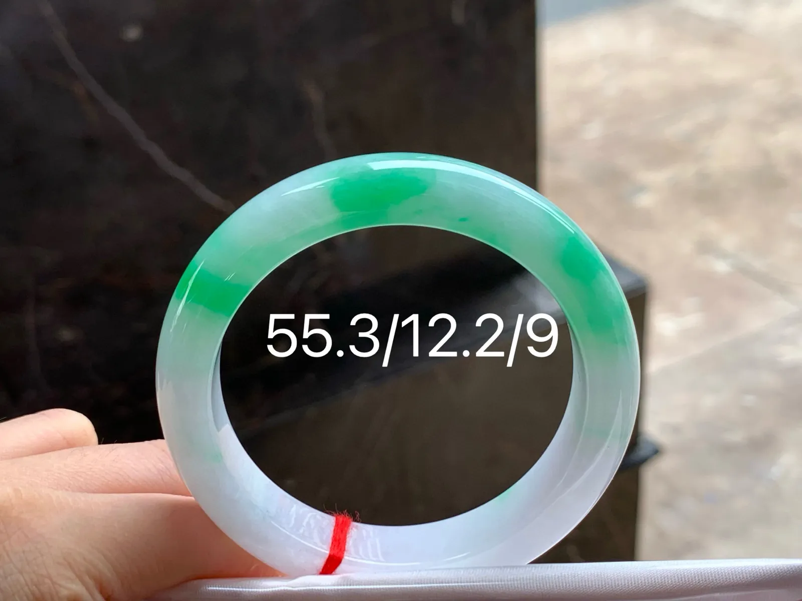 糯种阳绿手镯
水润清爽 55.3/12.2/9